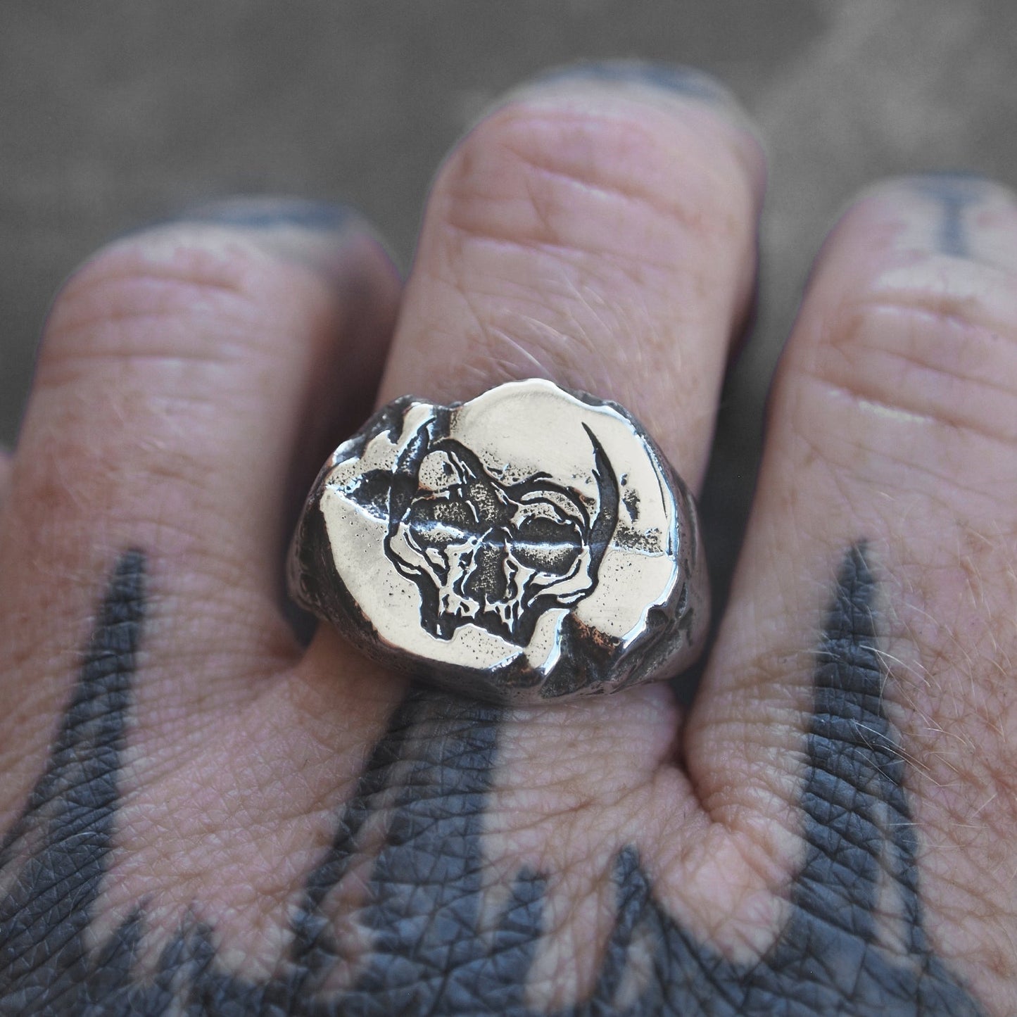 Ready to ship - Skull signet