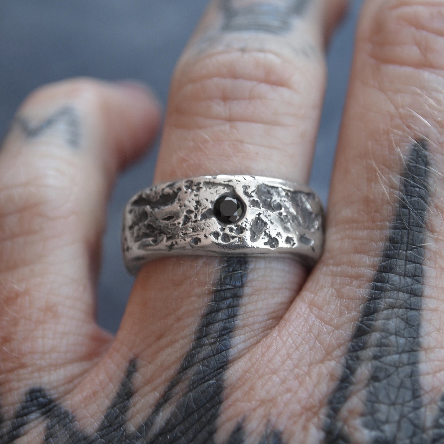 Stirs within ring