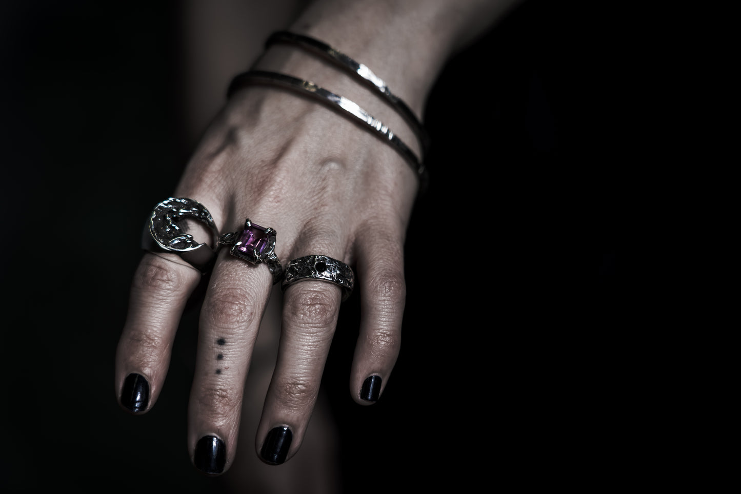 Stirs within ring