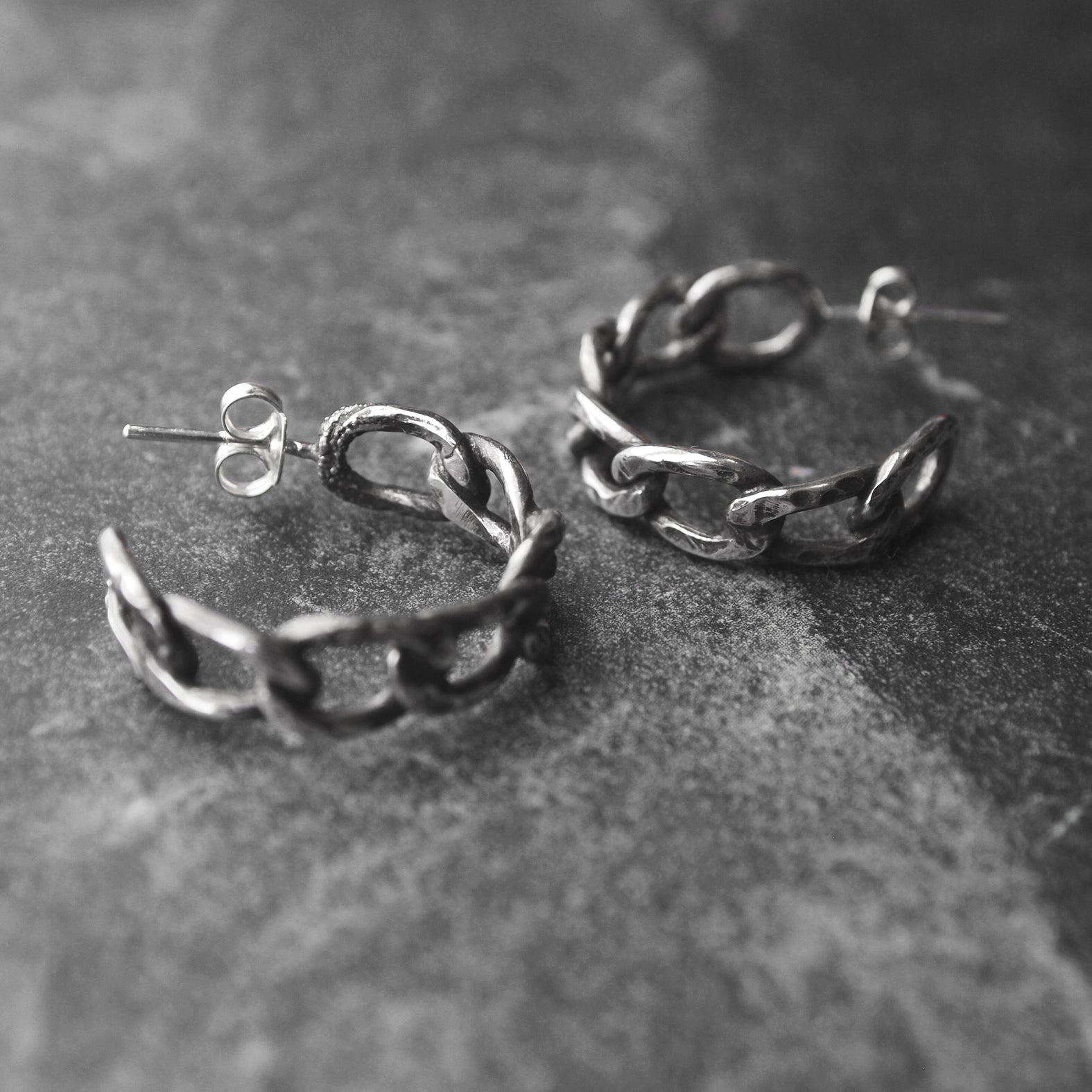Chain hoop studs