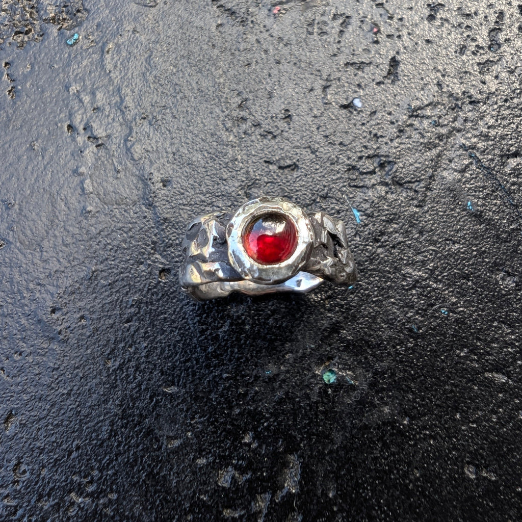 Beholden ring