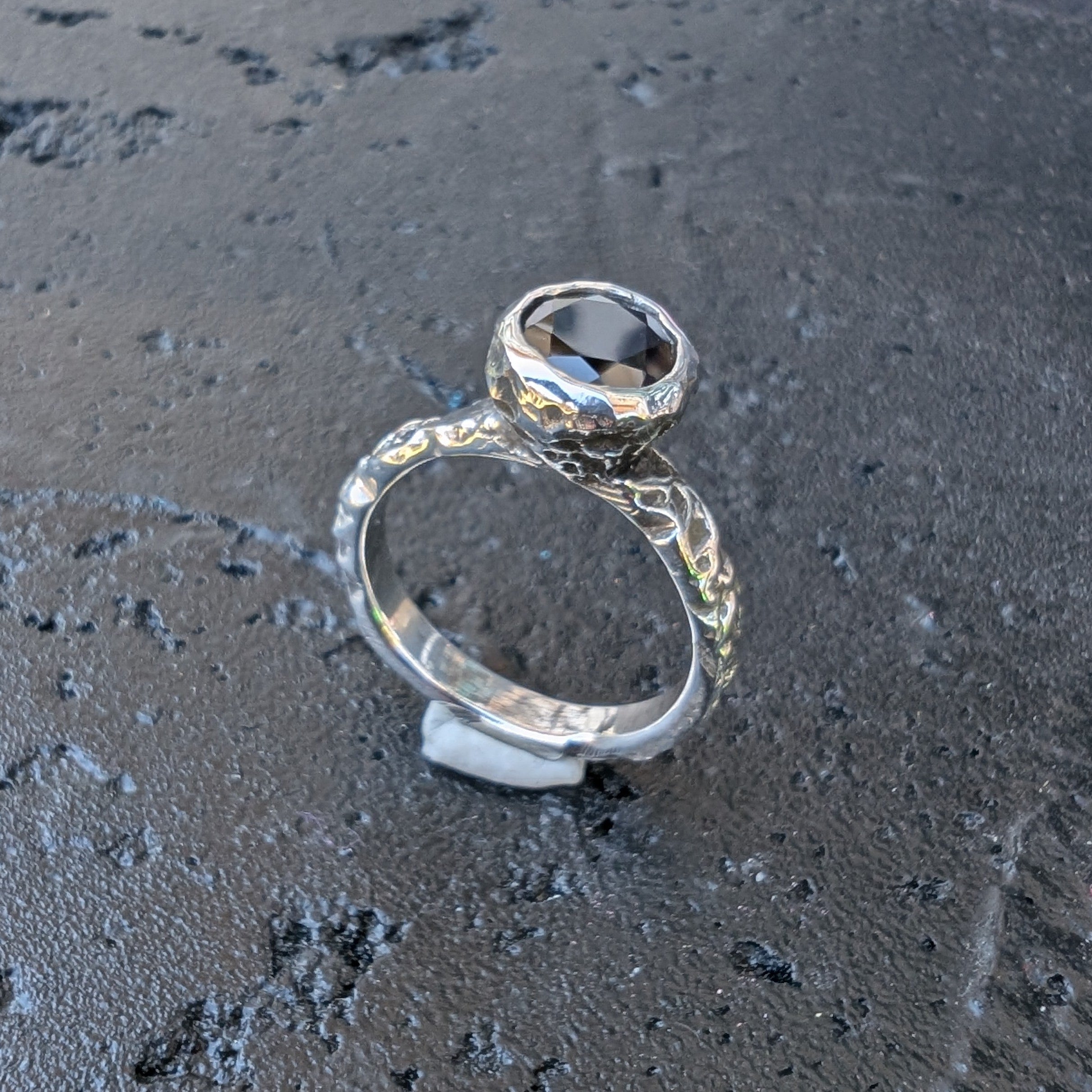 Chalice solitaire - pyrope garnet - Ready to ship