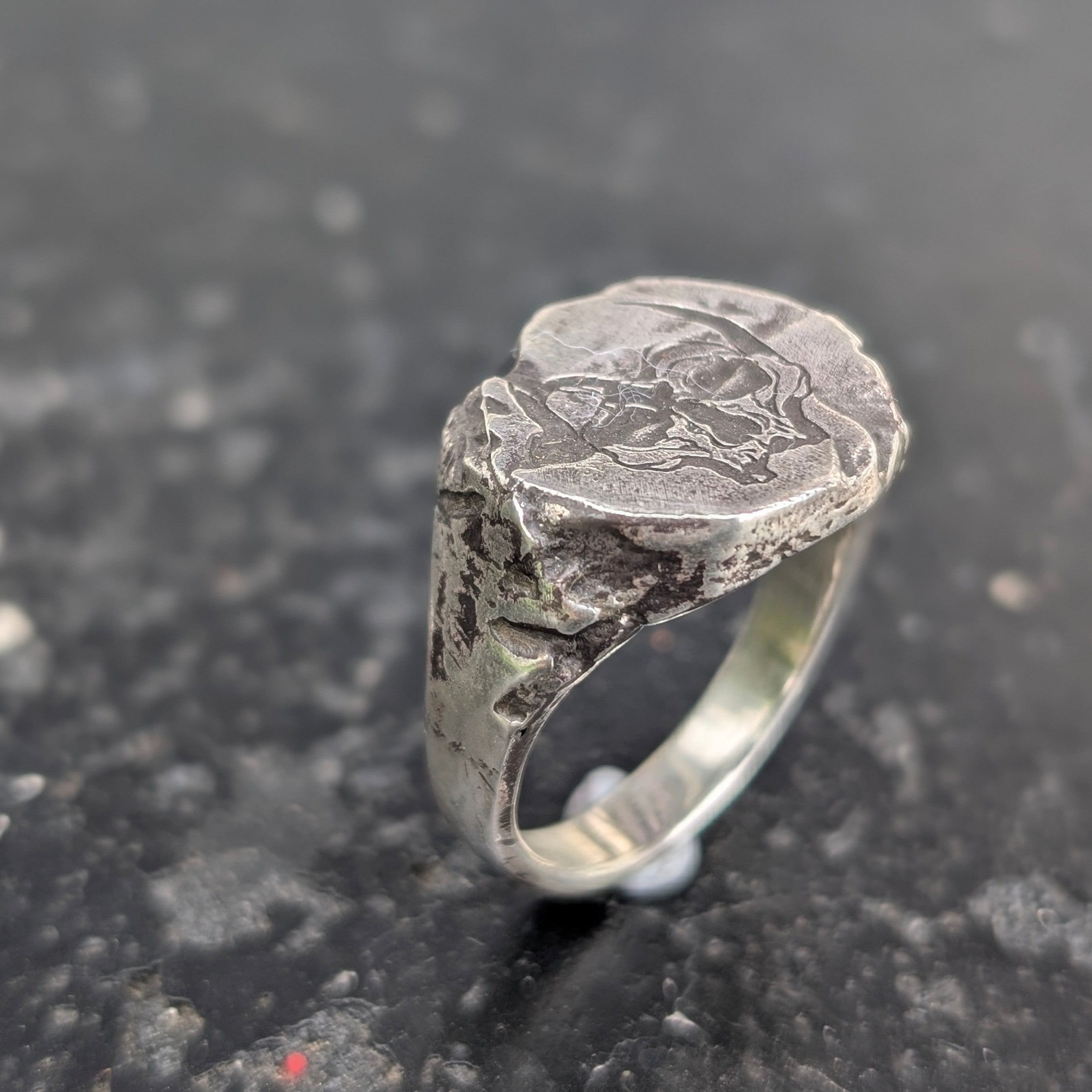 Skull signet