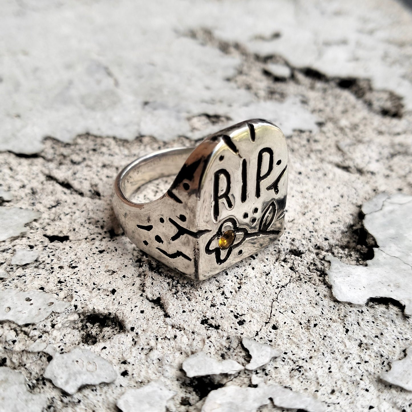 Ready to ship - Rip flower ring