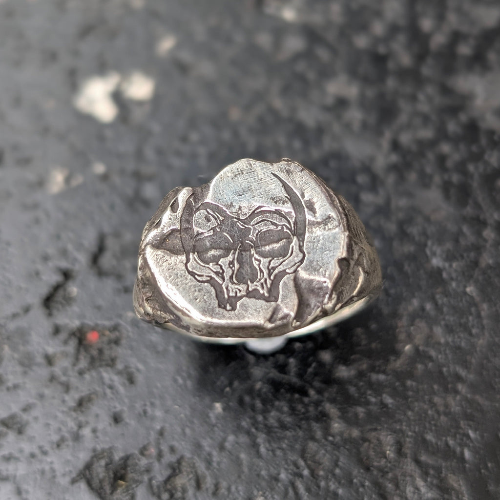 Skull signet