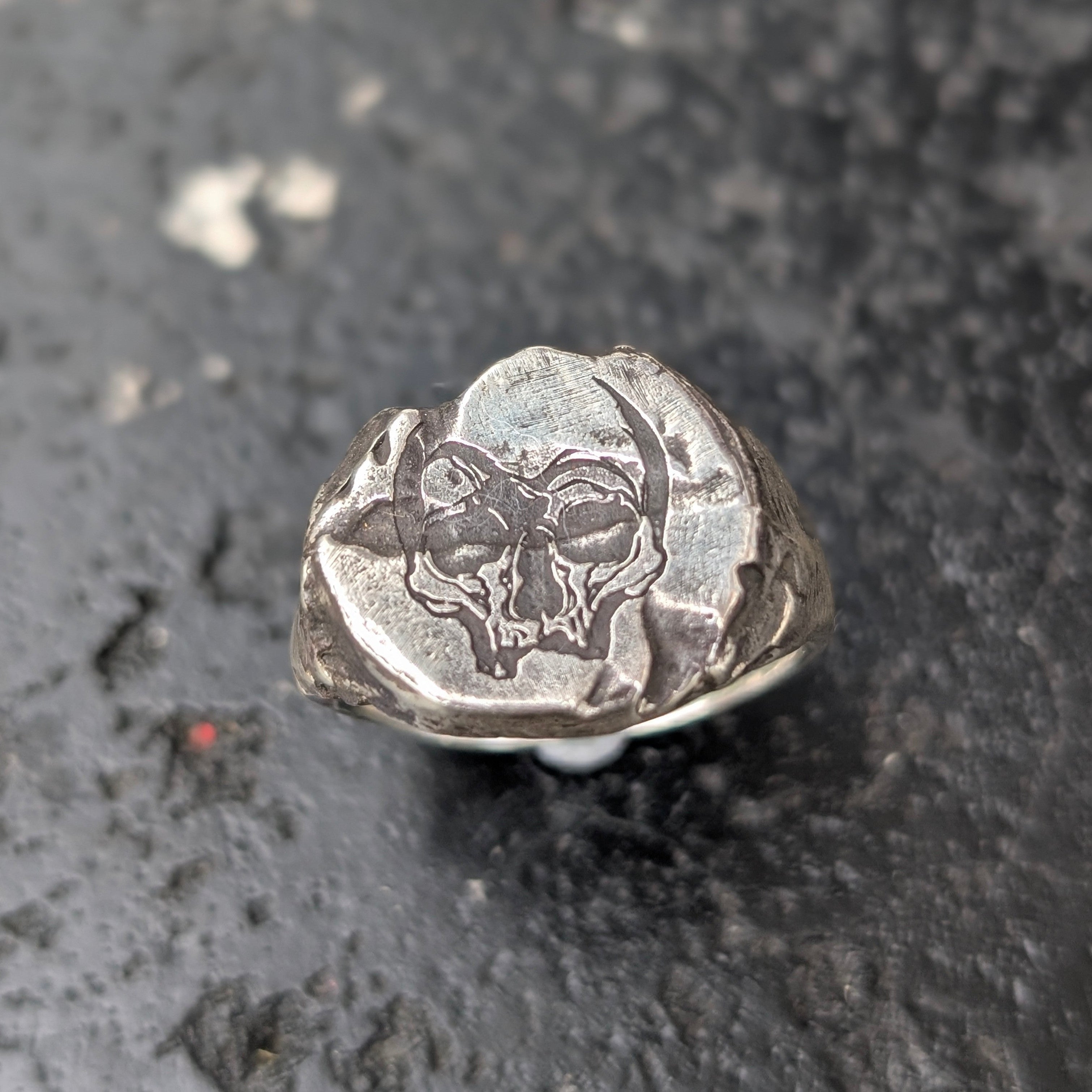 Skull signet