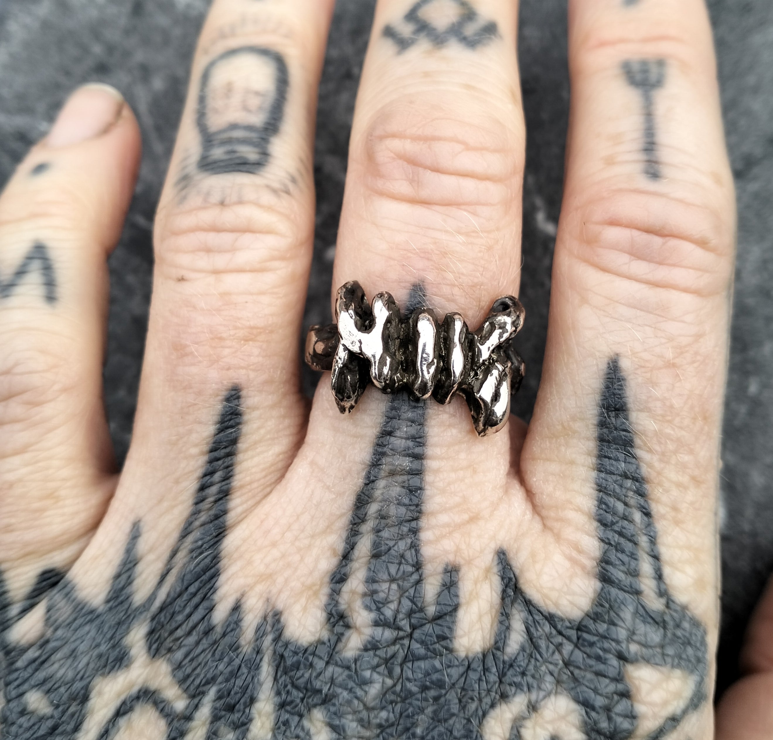 Barbed wire ring