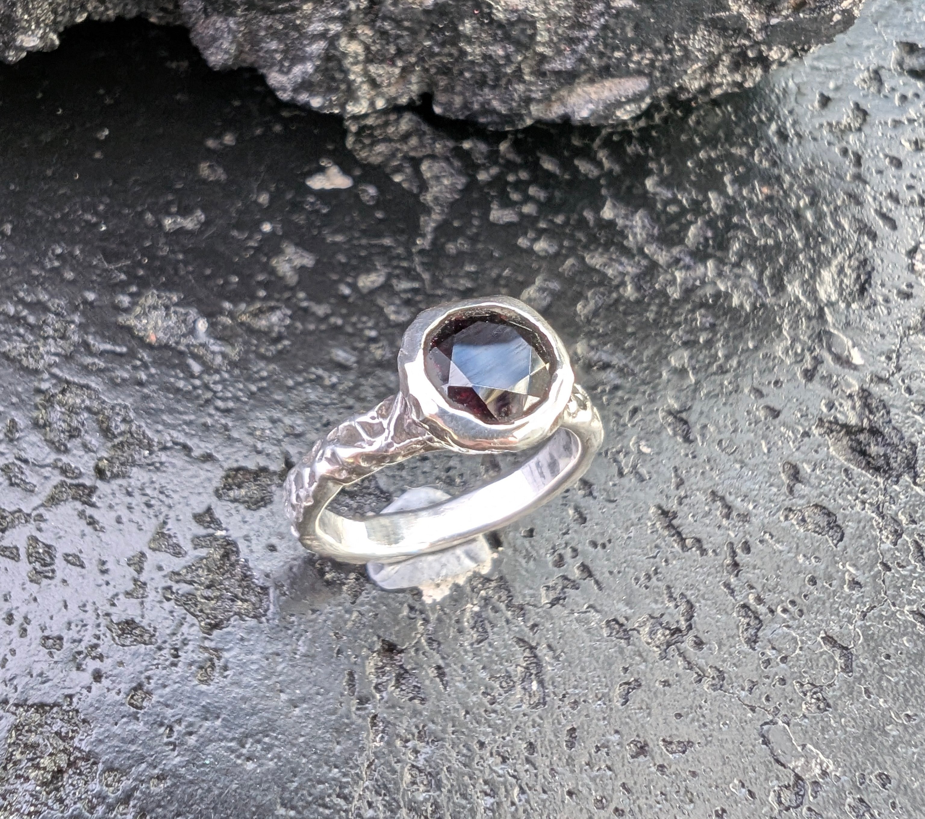 Chalice solitaire - pyrope garnet - Ready to ship
