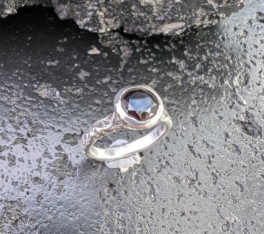Chalice solitaire - pyrope garnet - Ready to ship